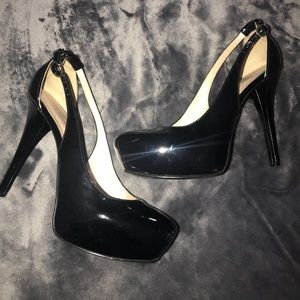 Guess jacoba platform pump 